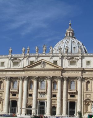 img 2528 300x380 - Visita Guiada a la Tumba de San Pedro en el Vaticano